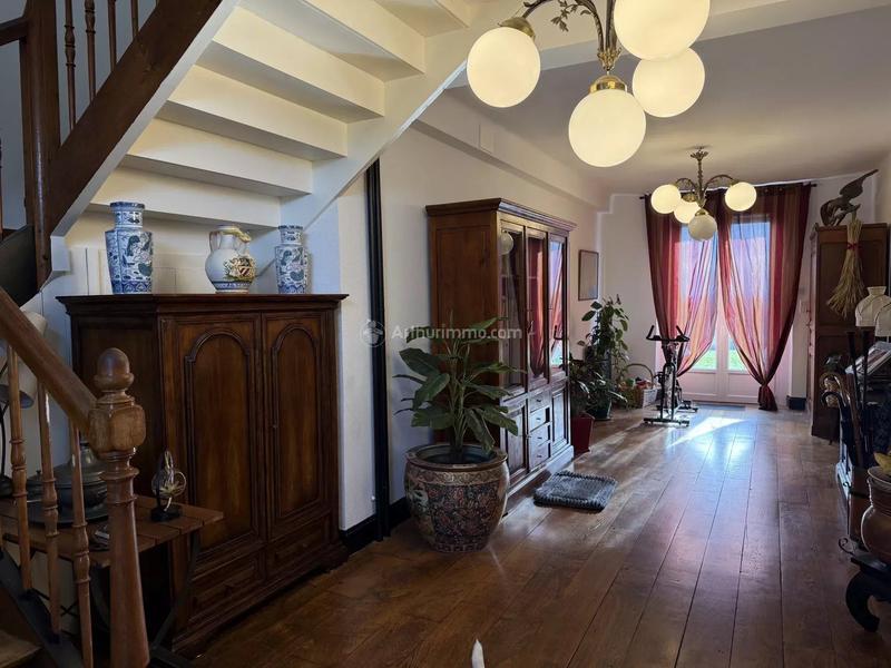 Maison - 215 m² - 7 pièces