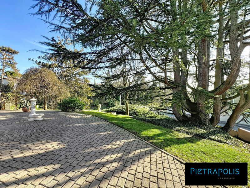 Maison traditionnelle - 165 m² - 8 pièces