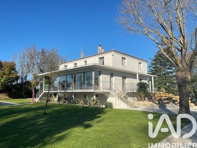 Maison - 290 m² - 8 pièces