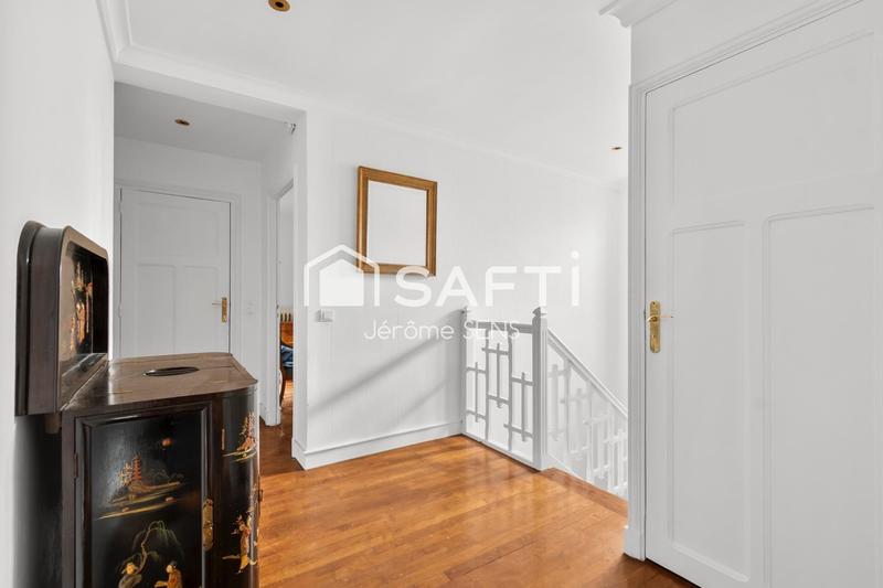 Villa - 237 m² - 9 pièces