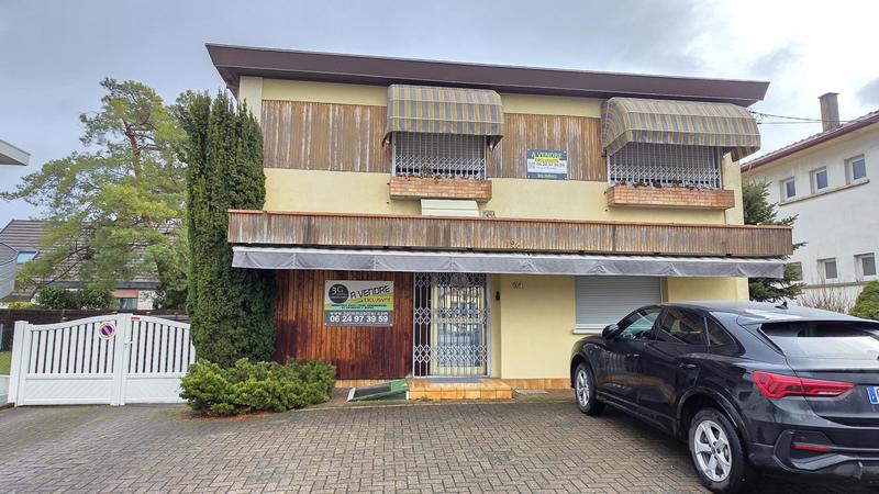 Maison - 303 m² - 10 pièces