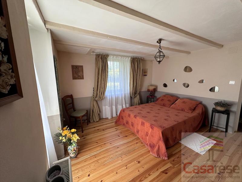 Maison en pierre - 193 m² - 8 pièces