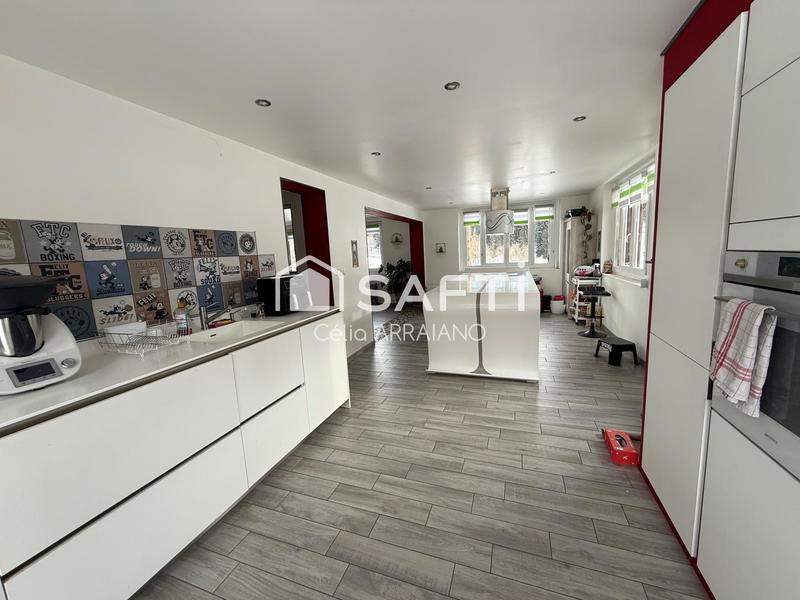 Maison - 209 m² - 7 pièces