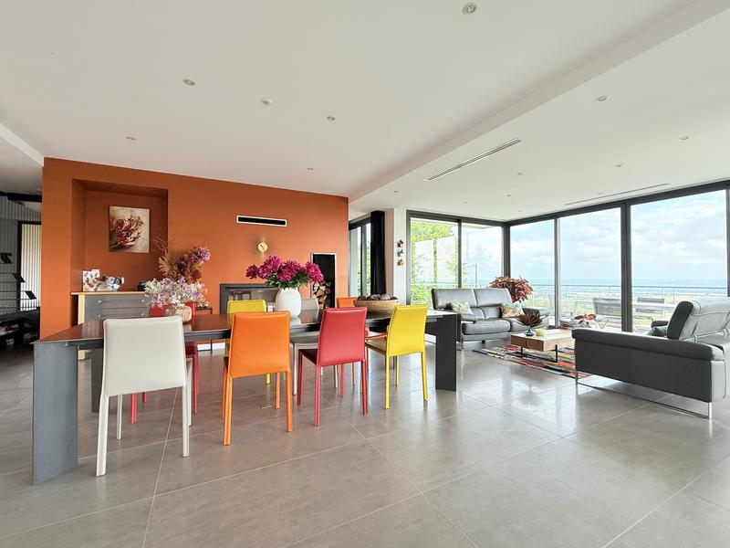 Maison - 280 m² - 6 pièces