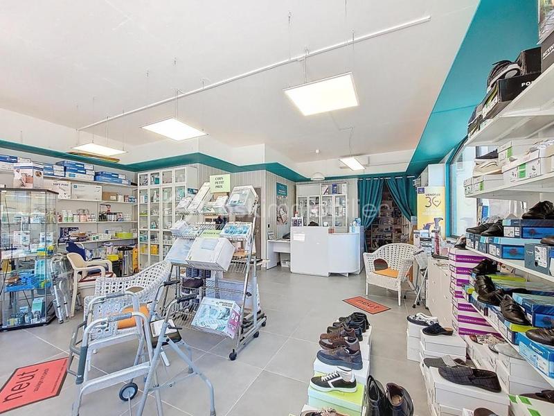 Local commercial - 80 m² - 3 pièces