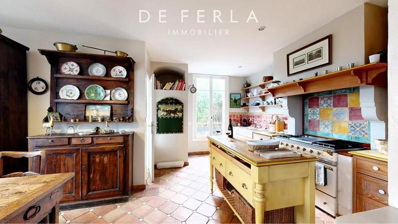 Demeure - 388 m² - 12 pièces