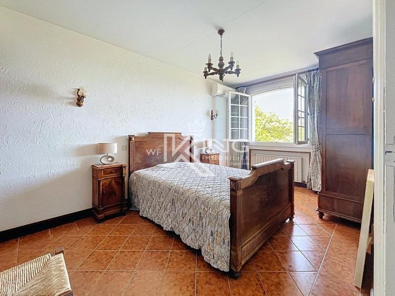 Villa - 212 m² - 6 pièces