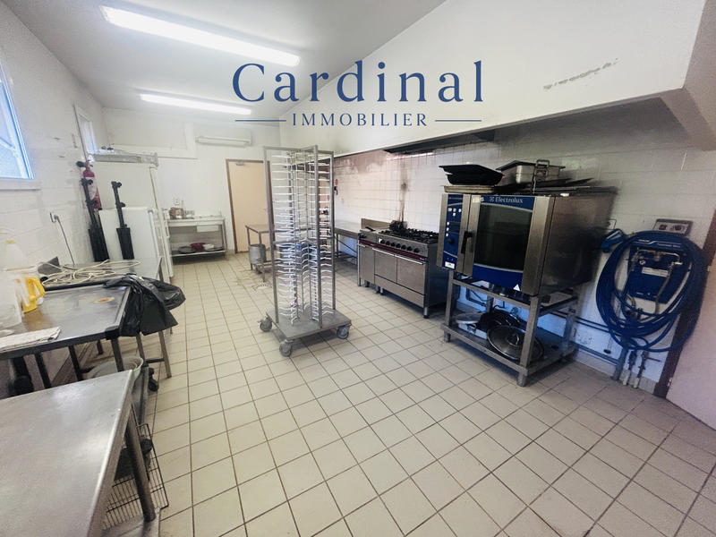 Local commercial - 790 m² - 3 pièces