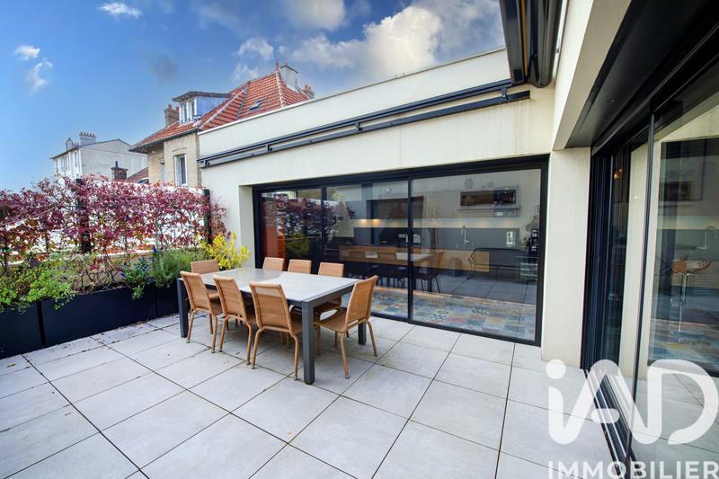 Maison - 296 m² - 9 pièces