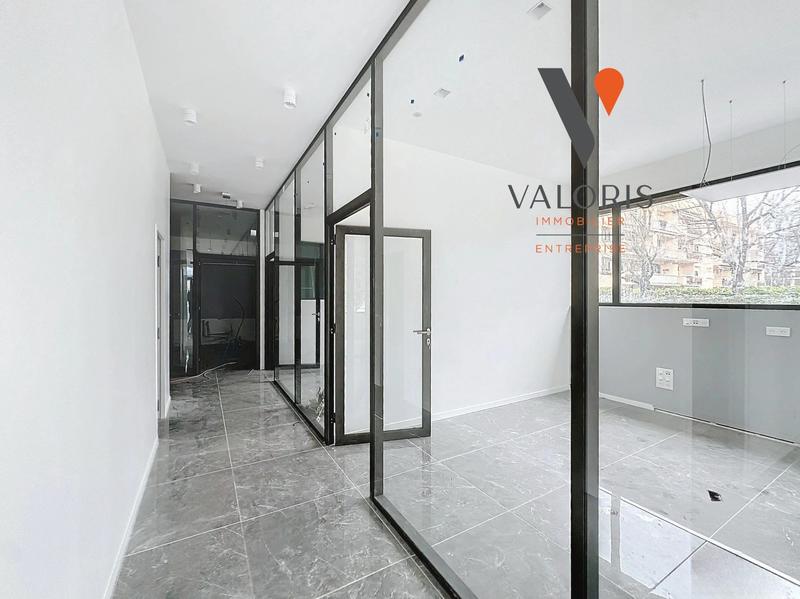 Local commercial - 270 m² - 15 pièces