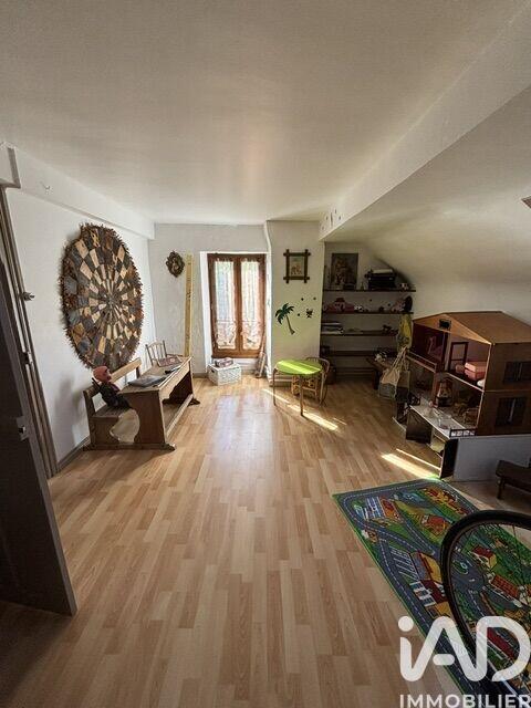 Maison - 220 m² - 8 pièces