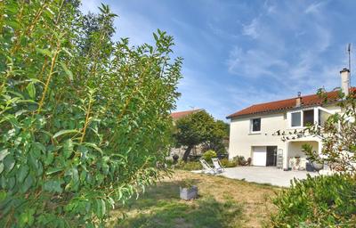 Maison - 200 m² - 7 pièces