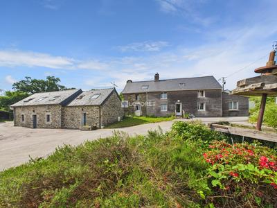 Maison - 342 m² - 12 pièces