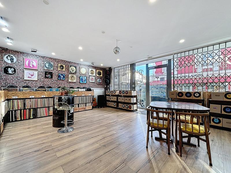 Local commercial - 121 m² - 4 pièces