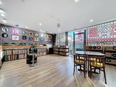 Local commercial - 121 m² - 4 pièces