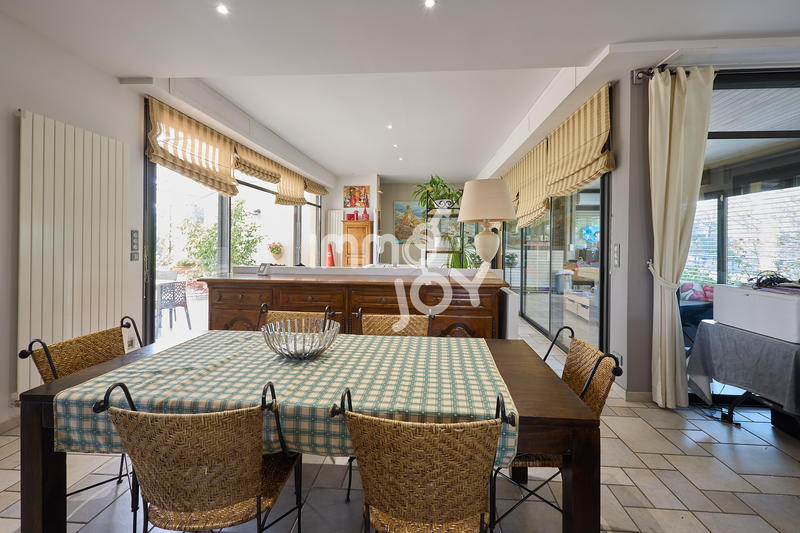 Villa - 320 m² - 8 pièces