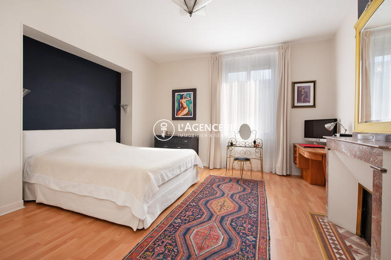 Maison - 275 m² - 8 pièces