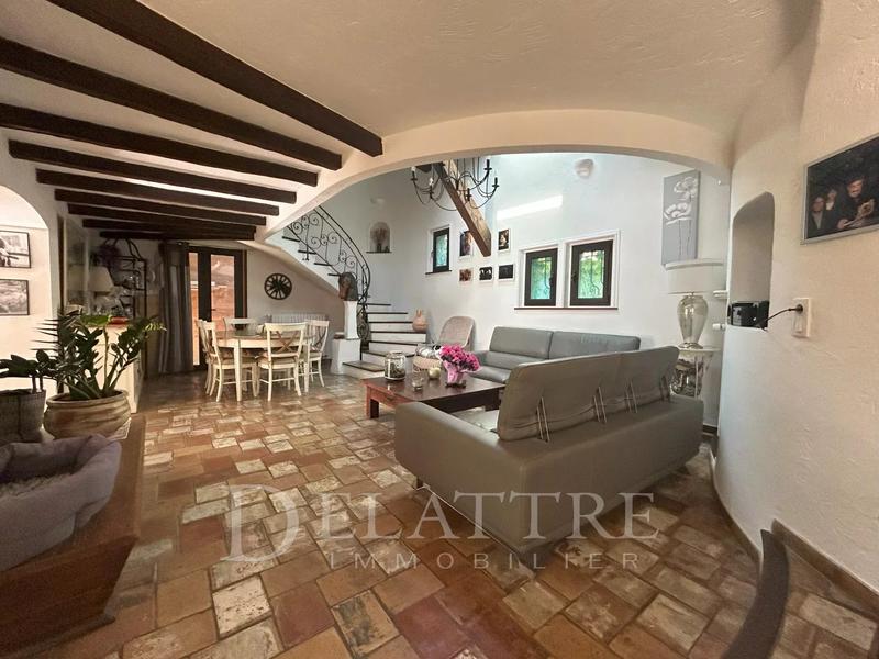 Propriété - 350 m² - 12 pièces