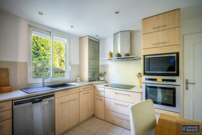 Maison contemporaine - 247 m² - 9 pièces