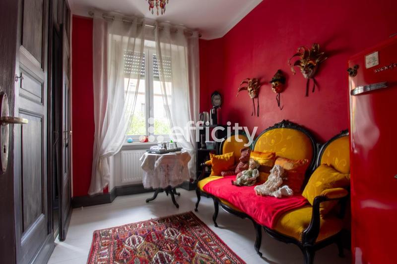 Maison - 400 m² - 12 pièces