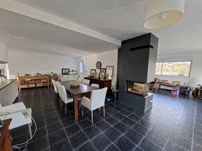 Maison - 182 m² - 7 pièces