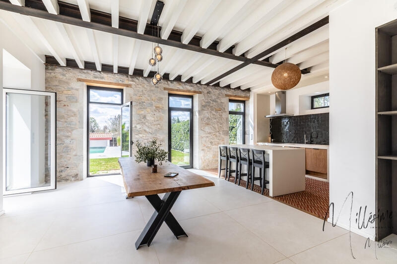 Maison - 242 m² - 1 pièce