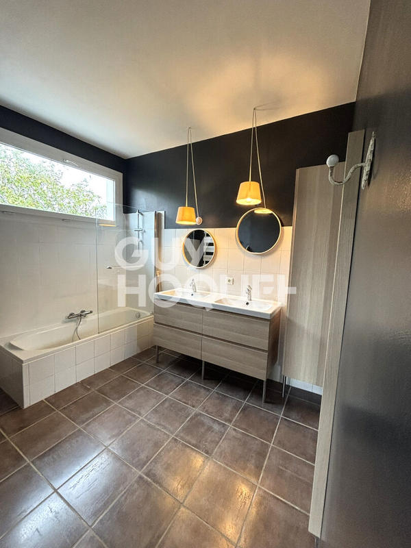 Maison - 234 m² - 7 pièces