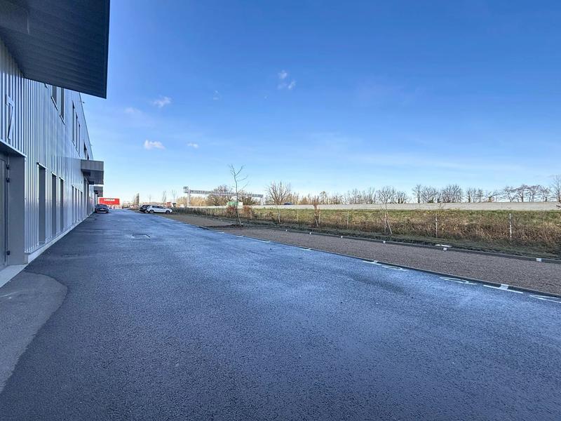 Bureau - 319 m² - 1 pièce