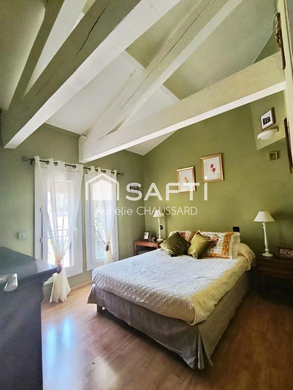 Maison - 220 m² - 7 pièces