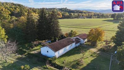 Maison - 230 m² - 7 pièces