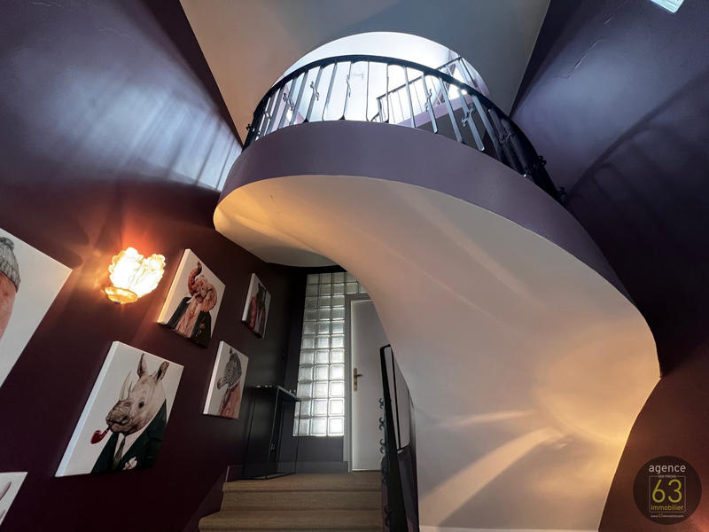 Maison - 269 m² - 9 pièces