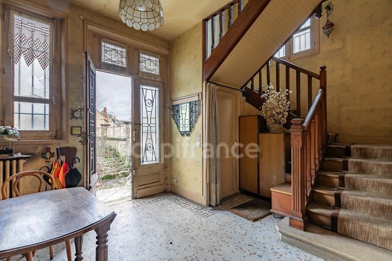 Maison - 180 m² - 8 pièces