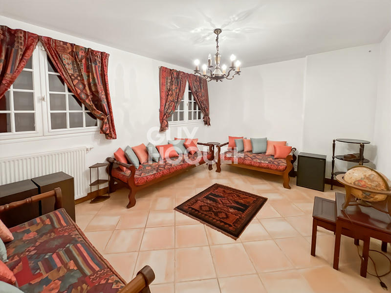 Maison - 311 m² - 13 pièces