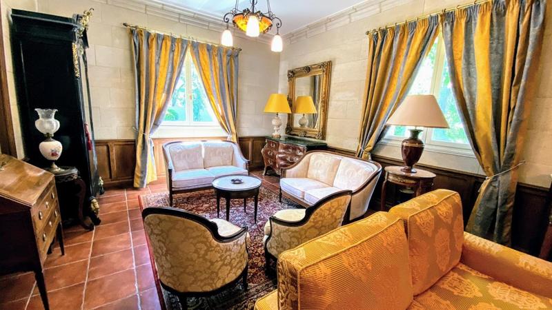 Propriété - 350 m² - 9 pièces