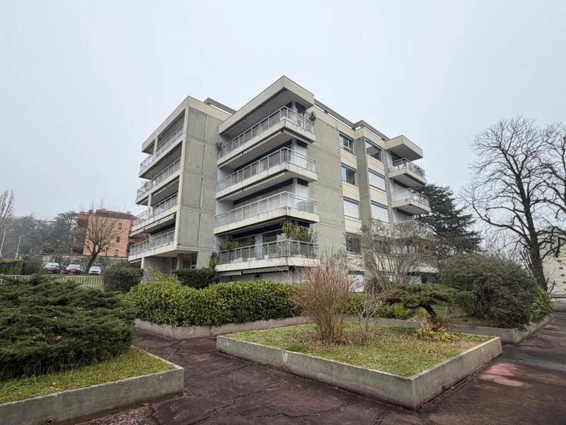 Appartement - 155 m² - 8 pièces