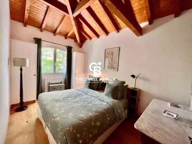 Maison - 200 m² - 6 pièces