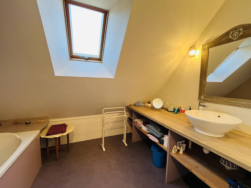 Maison - 235 m² - 8 pièces