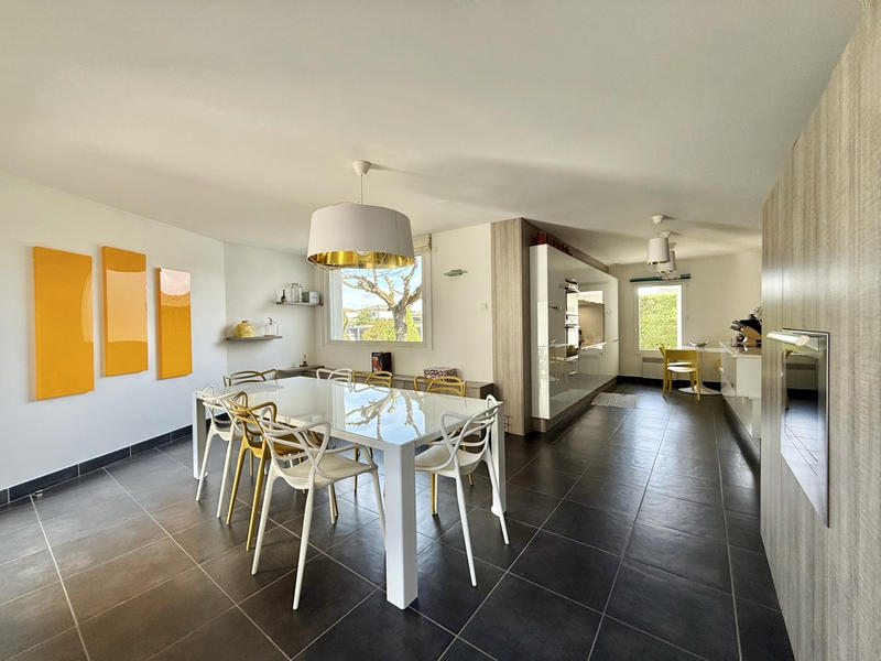 Maison - 274 m² - 10 pièces