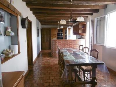 Maison - 210 m² - 9 pièces