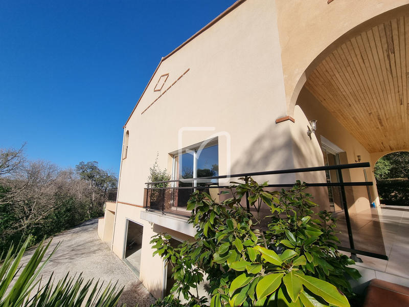 Propriété - 217 m² - 6 pièces