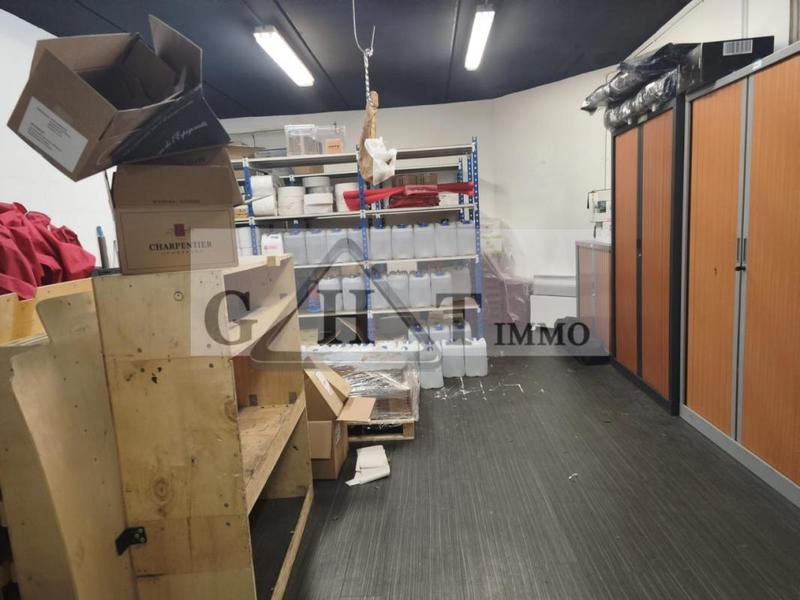 Entrepôt - 1 240 m²