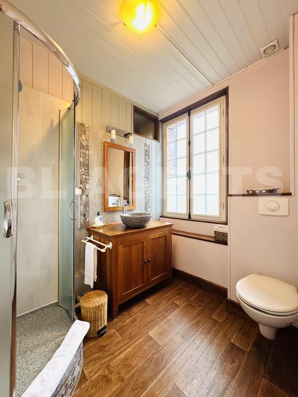 Maison - 264 m² - 7 pièces