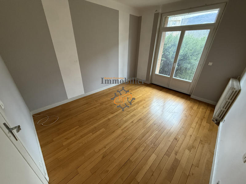 Maison - 230 m² - 8 pièces
