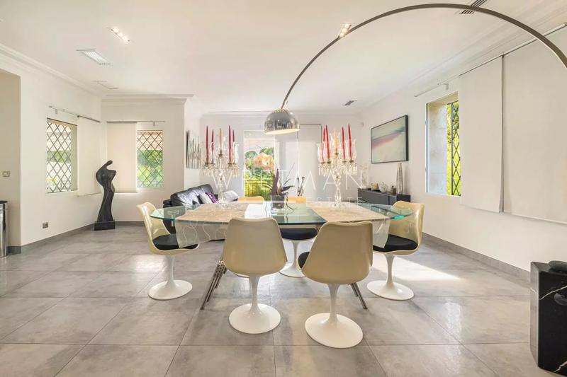 Maison - 200 m² - 6 pièces