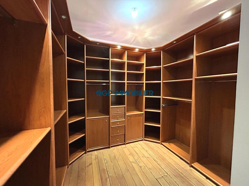 Appartement - 172 m² - 5 pièces