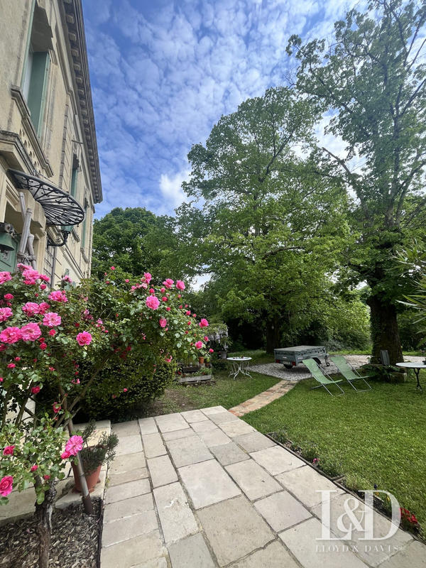 Maison - 323 m² - 10 pièces