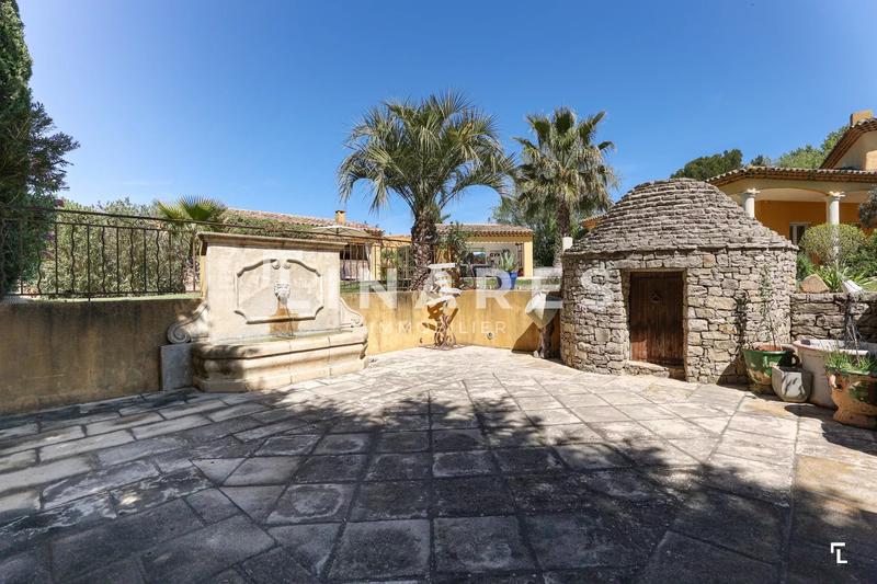 Propriété - 230 m² - 9 pièces