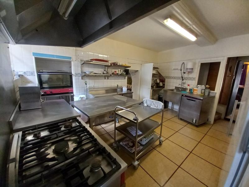 Local commercial - 387 m² - 13 pièces