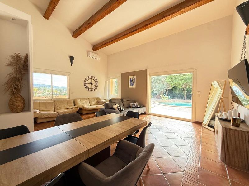 Maison - 180 m² - 6 pièces