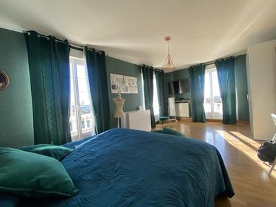 Maison - 215 m² - 8 pièces